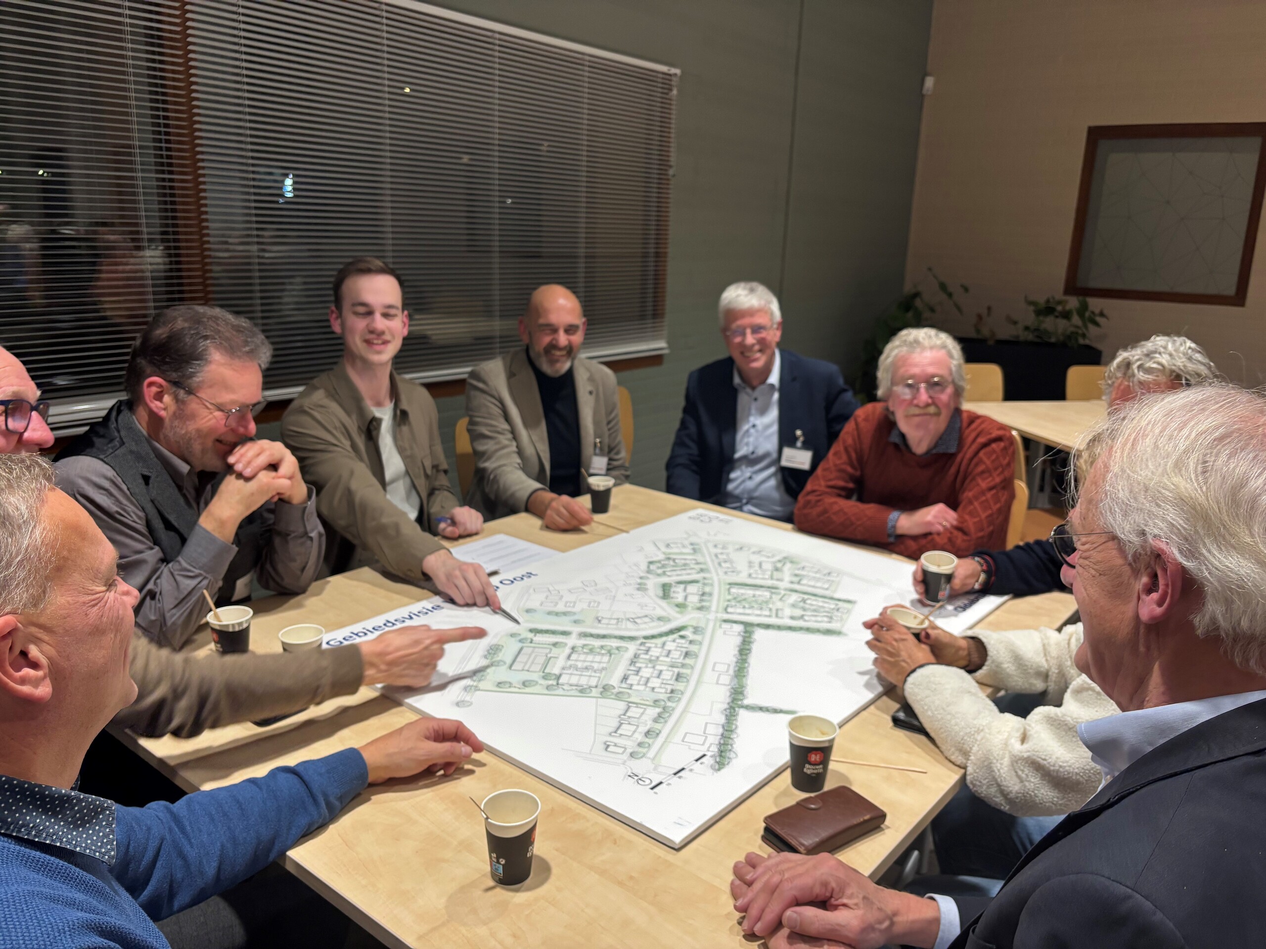 de wethouders in gesprek met inwoners tijdens de avond van het raadgesprek op 9 januari 20025 over de gebiedsvisie Wezep Oost